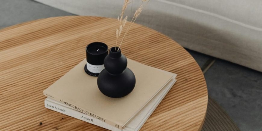 A Guide to Wood Table Decoration